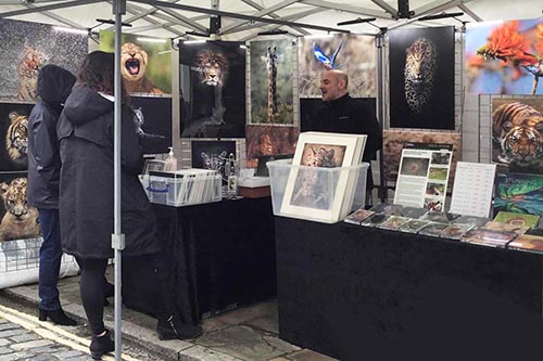 ashley vincent engaging with customers at the Thame Spring Market in London