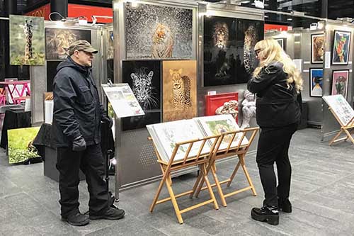 Ashley Vincent engaging with customer at the April 2023 Spitalfields Arts Market